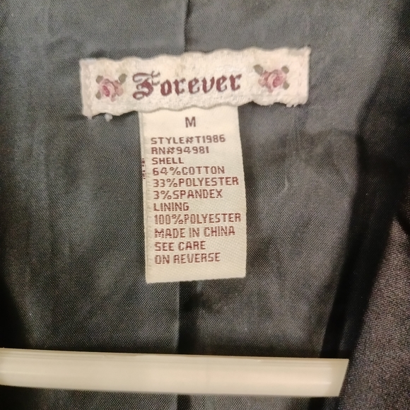 Women's Short Sleeved Suit Jacket - Picture 3 of 4